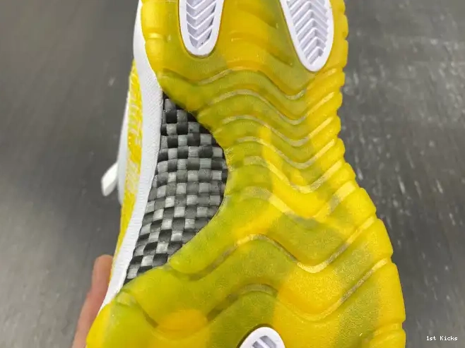 1st Kicks Jordan WMNS Low Air AH7860-107 Yellow 11 Snakeskin 0531